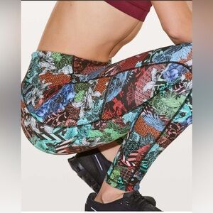 Lululemon Speed Up Tight *Full-On Luxtreme 28"
Zen Clash Multi